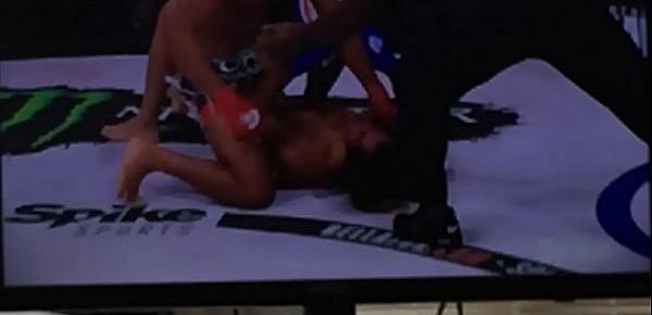  Black fighter rub his bulge on opponent&039;s ass  Luchador negro soba bulto